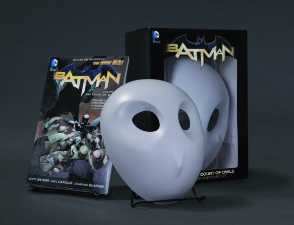 Batman N52 Vol. 1: Court Of Owls Book & Mask Set